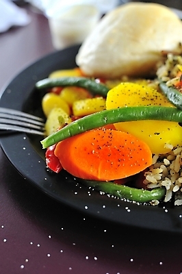 포토 JPG 해외이미지 라이프스타일 접시 음식 채소 재료 밥 건강 사람없음 컬러풀 갈색 검은색 식사 당근 양념 메뉴 섬유 서쪽 채식주의자 해외202004 해외포토 식기 컬러 뿌리채소 생활 직물 방향 채식 파일형식 이미지허브