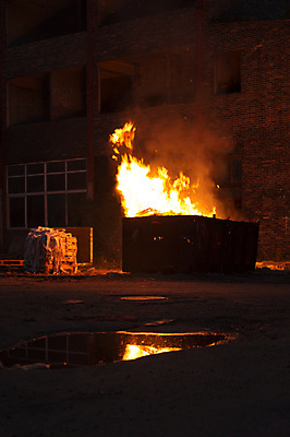 포토 JPG 해외이미지 산업 벽 백그라운드 건축양식 창문 공장 유리 불 벽돌 직장 사람없음 내부 건물 빛 금속 검은색 어둠 수확 도시 폐기물 위험 버리기 창고 복고 먼지 낭비 연소 구식 그런지 깨짐 방치 썩음 옛날 철강 파멸 해외202004 해외포토 자연요소 건축물 건축 컬러 컨셉 농업 회사 공업 모션 재질 쓰레기 파일형식 소멸 이미지허브