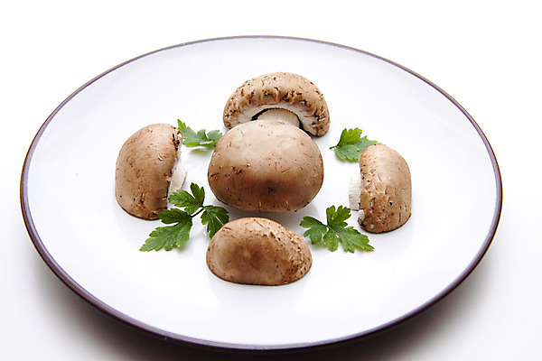 포토 JPG 해외이미지 접시 음식 채소 사람없음 갈색 식사 버섯 수확 껍질 신선 맛 먹기 피부 흰배경 날것 해외202004 해외포토 식기 컬러 백그라운드 컨셉 농업 모션 신체부위 흰색 파일형식 이미지허브