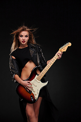 포토 JPG 해외이미지 백인 여자 행복 별 음악 백그라운드 노래 놀이 한명 미소 사람 옆모습 금발 유행 금속 검은색 소리 콘서트 공연 연주자 음악가 흰색 기구 기타 표현 집중 예술가 롤 열정 기타리스트 뮤지컬 팝 플레이어 스타일 해외202004 해외포토 자연요소 서양인 직업 1 헤어스타일 감정 뷰포인트 컬러 컨셉 재질 현악기 문화예술 표정 이벤트 파일형식 이미지허브