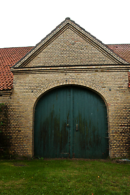 포토 JPG 해외이미지 전통 밭 농업 자연 하늘 지붕 날씨 풍경 사람없음 야외 건물 목재 농장 농경지 갈색 문 마을 수확 골동품 가을 시골 역사 재산 볏짚 널 버리기 대문 수납 헛간 외양간 밭일 옛날 판잣집 해외202004 해외포토 나무 건축물 계절 산업 컬러 재료 모션 주택 금융 짚 생태계 저장고 파일형식 이미지허브