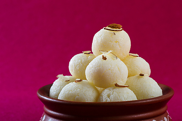 포토 JPG 해외이미지 디저트 사람없음 도자기 원형 사기그릇 인도음식 라스굴라 해외포토 도형 그릇 음식 치즈 동양음식 파일형식 이미지허브