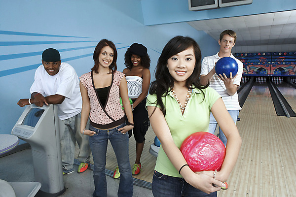 포토 JPG 해외이미지 긴머리 응시 스포츠 공 청소년 휴식 짧은머리 갈색머리 함께함 실내 표정 서기 사람 여러명 20대 성인 취미 10대 캐주얼 금발 유행 기댐 우정 잡기 변화 볼링 예측 만족 성인남자만 성인여자만 해외202004 해외포토 헤어스타일 시선 옷 감정 다수 컨셉 모션 청년 내부 친구 구기 남자만 여자만 성인만 파일형식 이미지허브