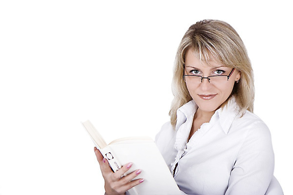 포토 JPG 해외이미지 백인 모델 손 응시 드레스 여자 교육 안경 얼굴 포즈 의자 손가락 성공 휴식 한명 미소 사람 앉기 성인 책 금발 숫자 교사 기쁨 추위 흰색 읽기 각도 고립 심각 해외202004 해외포토 서양인 직업 문자 1 헤어스타일 시선 잡화 옷 감정 컬러 가구 컨셉 모션 표정 신체부위 파일형식 이미지허브