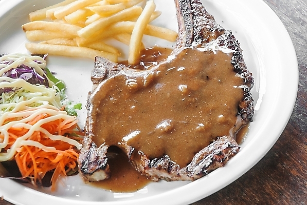 포토 JPG 해외이미지 음식 육류 돼지고기 요리 사람없음 가로 검은색 식사 저녁식사 샐러드 튀김 감자튀김 닫기 그릴 상추 바비큐 자르기 목 후추 건강식 점심식사 정물화 해외202004 해외포토 컬러 채소 식재료 모션 주방용품 감자 신체부위 향신료 그림 파일형식 이미지허브