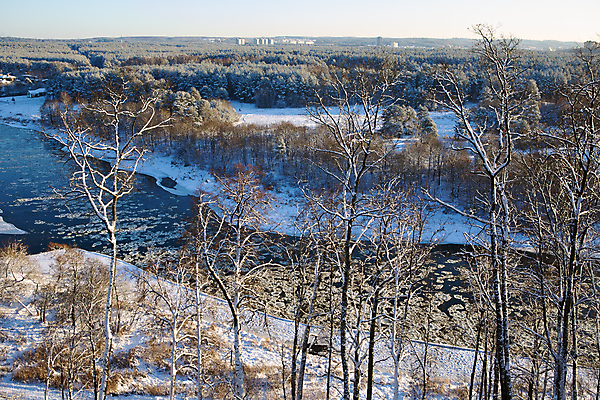 포토 JPG 해외이미지 나무 계절 겨울 곡선 자연 날씨 풍경 사람없음 야외 파란색 강 계곡 냉동 얼음 침묵 궁전 추위 흰색 나뭇가지 숲 북극 서리 리투아니아 해외202004 해외포토 자연요소 식물 유럽 선 컬러 고건축 소리 극지방 생태계 파일형식 이미지허브