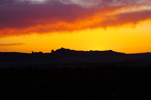 포토 JPG 해외이미지 구름 실루엣 하늘 사람없음 태양 황혼 일몰 해외202004 해외포토 자연요소 촬영기법 노을 파일형식 이미지허브