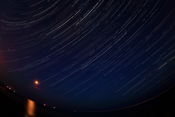 포토 JPG 해외이미지 실루엣 별 선 바다 과학 모션 자연 하늘 풍경 사람없음 가로 파란색 평화 우주 화목 침묵 고요 황혼 새벽 산책로 달 야간 천문학 북쪽 탐사 내추럴 추적 블러 특별함 해외202004 해외포토 자연요소 교육 길 컬러 컨셉 촬영기법 소리 일몰 방향 생태계 파일형식 이미지허브