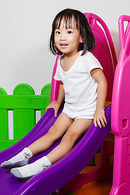 포토 JPG 해외이미지 라이프스타일 응시 여자 행복 어린이 포즈 장난 놀이 실내 한명 안전 사람 동양인 컬러풀 중국 유치원 놀이방 기쁨 자유 게임 표현 미끄러짐 미끄럼틀 놀이터 작음 흥분 긍정 결백 천진난만 혼자 해외202004 해외포토 1 시선 교육 감정 아시아 컬러 컨셉 모션 인종 내부 생활 놀이기구 크기 파일형식 이미지허브