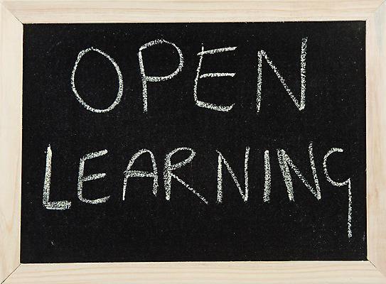 포토 JPG 해외이미지 교육 통신 교실 학교 수업 프레임 사람없음 목재 검은색 오픈 사인 분필 소재 해외202004 해외포토 나무 컬러 재료 초크 파일형식 이미지허브