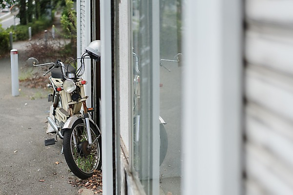 포토 JPG 주간 거리 거리풍경 풍경 사람없음 야외 아웃포커스 오토바이 주차 국내포토 자연요소 촬영기법 바이크 파일형식