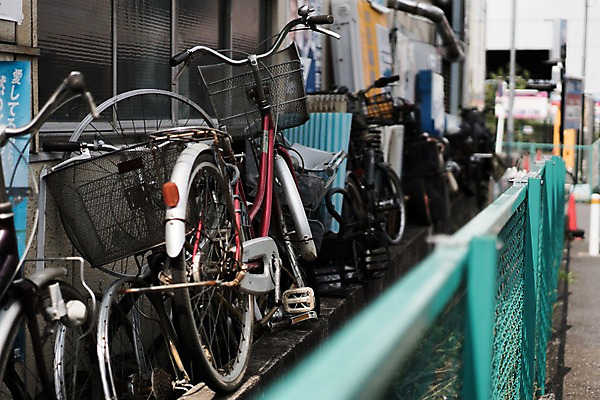 포토 JPG 주간 거리 거리풍경 풍경 사람없음 야외 아웃포커스 자전거 주차 안전펜스 국내포토 자연요소 촬영기법 울타리 바이크 파일형식