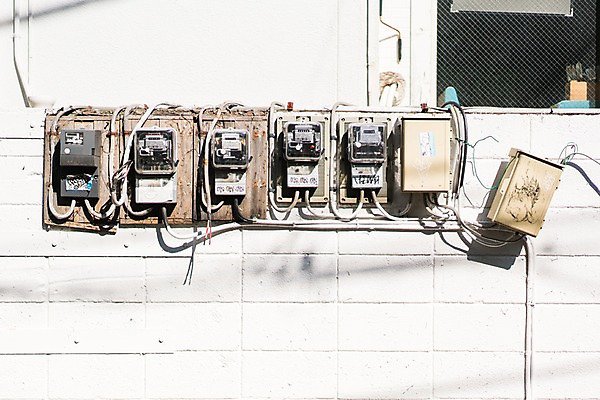 포토 JPG 주간 벽 창문 주택 풍경 사람없음 야외 전선 계량기 국내포토 자연요소 건물 파일형식