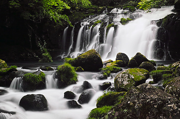 포토 JPG 주간 자연 이끼 풍경 사람없음 야외 계곡 폭포 바위 물흐름 국내포토 자연요소 흐름 돌_바위 생태계 파일형식