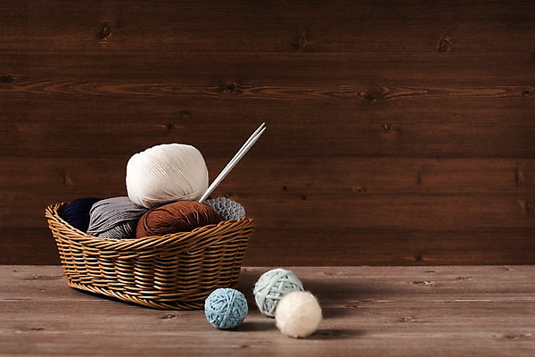포토 JPG 스튜디오촬영 사진 실내 사람없음 목재 바구니 가을 마루 뜨개질 털실 실타래 뜨개도구 나무배경 국내포토 나무 계절 백그라운드 재료 바닥 취미 내부 도구 실 파일형식