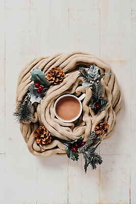 포토 JPG 스튜디오촬영 커피 잎 사진 나뭇잎 실내 사람없음 목재 가을 마루 털실 솔방울 실타래 나무배경 국내포토 나무 식물 계절 음료 백그라운드 재료 바닥 내부 실 파일형식