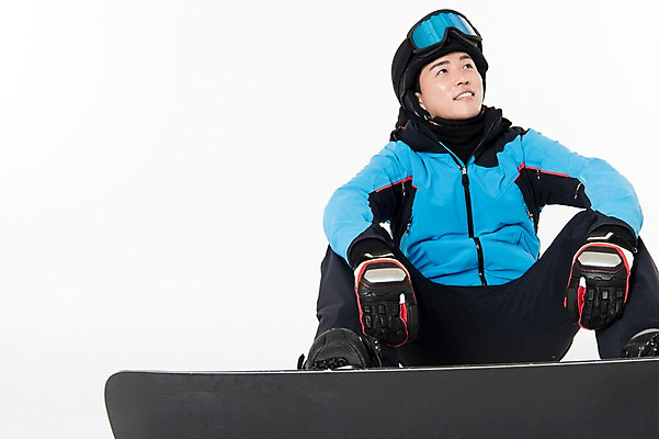 포토 JPG 스튜디오촬영 남자 스포츠 포즈 겨울 사진 모션 겨울스포츠 실내 한명 웃음 앉기 성인 옆모습 30대 한국인 스노우보드 흰배경 스키복 남자한명만 성인남자한명만 국내포토 1 옷 계절 뷰포인트 백그라운드 스키 표정 사람 동양인 내부 장년 흰색 보드_스포츠 남자만 성인남자만 파일형식