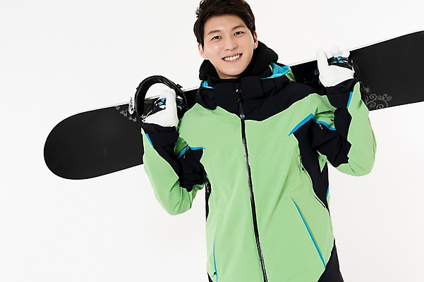 포토 JPG 스튜디오촬영 남자 스포츠 포즈 겨울 사진 모션 겨울스포츠 실내 한명 서기 웃음 들기 성인 앞모습 30대 한국인 스노우보드 흰배경 스키복 남자한명만 성인남자한명만 국내포토 1 옷 계절 뷰포인트 백그라운드 스키 표정 사람 동양인 내부 장년 흰색 보드_스포츠 남자만 성인남자만 파일형식