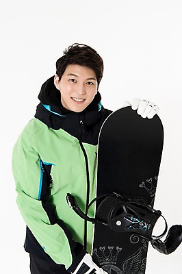 포토 JPG 스튜디오촬영 남자 스포츠 포즈 겨울 사진 모션 겨울스포츠 실내 한명 서기 웃음 성인 앞모습 30대 한국인 잡기 스노우보드 흰배경 스키복 남자한명만 성인남자한명만 국내포토 1 옷 계절 뷰포인트 백그라운드 스키 표정 사람 동양인 내부 장년 흰색 보드_스포츠 남자만 성인남자만 파일형식