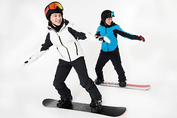 포토 JPG 스튜디오촬영 남자 스포츠 포즈 겨울 사진 모션 겨울스포츠 고글 실내 서기 성인 두명 앞모습 30대 친구 한국인 스노우보드 흰배경 스키복 남자만 성인남자만 국내포토 옷 계절 뷰포인트 백그라운드 관계 스키 사람 동양인 내부 장년 흰색 보드_스포츠 성인만 파일형식