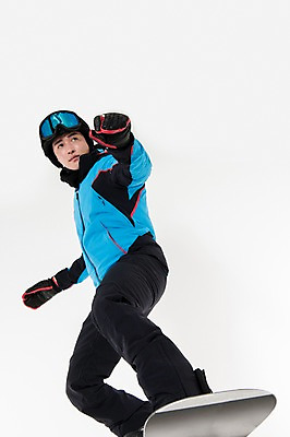 포토 JPG 스튜디오촬영 남자 스포츠 로우앵글 포즈 겨울 사진 모션 겨울스포츠 실내 한명 서기 성인 옆모습 30대 한국인 스노우보드 흰배경 스키복 남자한명만 성인남자한명만 국내포토 1 옷 계절 뷰포인트 백그라운드 스키 사람 동양인 내부 장년 흰색 보드_스포츠 남자만 성인남자만 파일형식