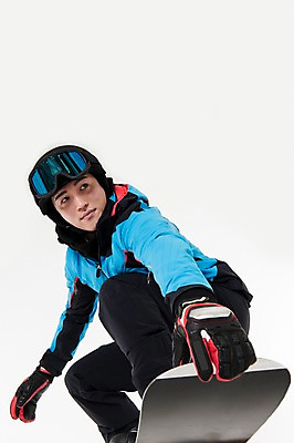 포토 JPG 스튜디오촬영 남자 스포츠 로우앵글 포즈 겨울 사진 모션 겨울스포츠 실내 한명 서기 성인 옆모습 30대 한국인 스노우보드 흰배경 스키복 남자한명만 성인남자한명만 국내포토 1 옷 계절 뷰포인트 백그라운드 스키 사람 동양인 내부 장년 흰색 보드_스포츠 남자만 성인남자만 파일형식