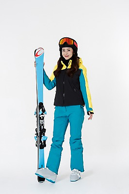 포토 JPG 스튜디오촬영 여자 스포츠 포즈 겨울 사진 모션 스키 겨울스포츠 실내 한명 서기 웃음 성인 앞모습 30대 한국인 잡기 흰배경 스키복 여자한명만 성인여자한명만 국내포토 1 옷 계절 뷰포인트 백그라운드 표정 사람 동양인 내부 장년 흰색 여자만 성인여자만 파일형식