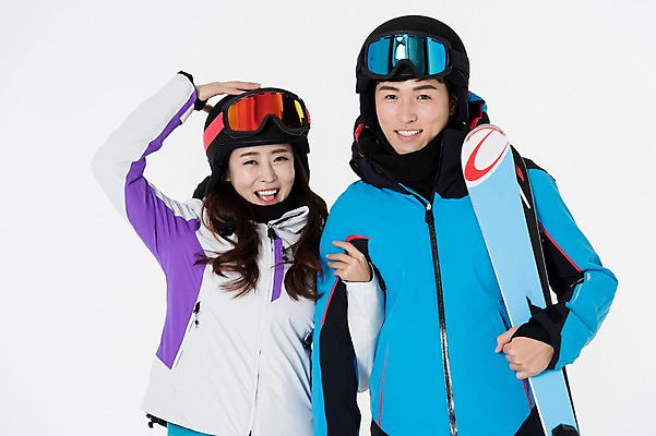 포토 JPG 스튜디오촬영 커플 여자 남자 스포츠 포즈 겨울 사진 모션 스키 겨울스포츠 실내 서기 웃음 성인 두명 앞모습 30대 친구 팔짱 한국인 잡기 흰배경 스키복 성인만 국내포토 옷 계절 뷰포인트 백그라운드 관계 표정 사람 동양인 내부 장년 흰색 파일형식