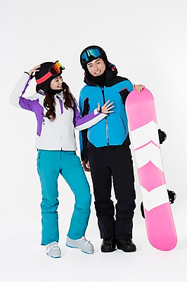 포토 JPG 스튜디오촬영 커플 여자 남자 스포츠 포즈 겨울 사진 모션 겨울스포츠 실내 서기 웃음 손짓 성인 두명 앞모습 30대 친구 한국인 스노우보드 흰배경 스키복 성인만 국내포토 옷 계절 뷰포인트 백그라운드 관계 스키 표정 사람 동양인 내부 장년 흰색 보드_스포츠 파일형식