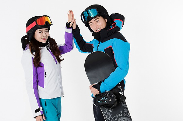 포토 JPG 스튜디오촬영 커플 여자 남자 스포츠 포즈 겨울 사진 모션 겨울스포츠 실내 서기 웃음 성인 두명 옆모습 30대 친구 한국인 스노우보드 흰배경 스키복 하이파이브 손맞댄 성인만 국내포토 옷 계절 뷰포인트 백그라운드 관계 스키 표정 사람 동양인 손짓 내부 장년 흰색 보드_스포츠 파일형식