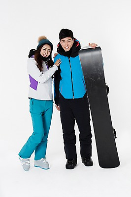 포토 JPG 스튜디오촬영 커플 여자 남자 스포츠 포즈 겨울 사진 모션 겨울스포츠 실내 서기 웃음 성인 두명 앞모습 30대 친구 한국인 잡기 스노우보드 흰배경 스키복 성인만 어깨에손 국내포토 옷 계절 뷰포인트 백그라운드 관계 스키 표정 사람 동양인 내부 장년 흰색 보드 파일형식