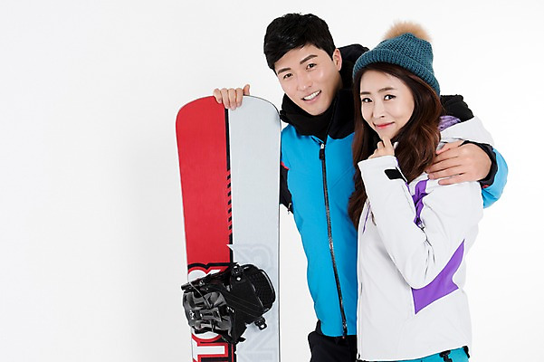 포토 JPG 스튜디오촬영 커플 여자 남자 스포츠 포즈 겨울 사진 모션 겨울스포츠 실내 서기 웃음 성인 두명 앞모습 옆모습 30대 친구 한국인 잡기 스노우보드 흰배경 스키복 성인만 어깨에손 국내포토 옷 계절 뷰포인트 백그라운드 관계 스키 표정 사람 동양인 내부 장년 흰색 보드_스포츠 파일형식
