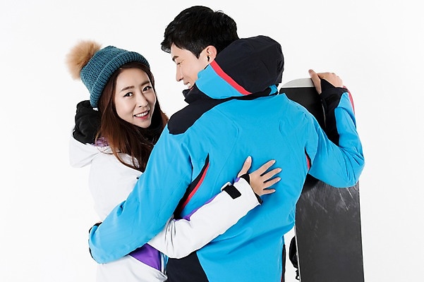 포토 JPG 스튜디오촬영 커플 여자 남자 스포츠 포즈 겨울 사진 안기 모션 안다 포옹 겨울스포츠 실내 서기 웃음 성인 두명 옆모습 뒷모습 30대 친구 한국인 스노우보드 흰배경 스키복 성인만 국내포토 옷 계절 뷰포인트 백그라운드 관계 스키 표정 사람 동양인 내부 장년 흰색 보드_스포츠 파일형식