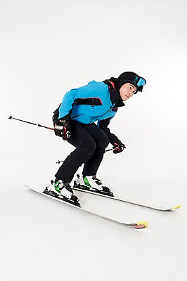 포토 JPG 스튜디오촬영 남자 스포츠 포즈 겨울 사진 모션 스키 겨울스포츠 실내 한명 서기 웃음 성인 옆모습 30대 한국인 잡기 흰배경 스키복 폴 남자한명만 성인남자한명만 국내포토 1 옷 계절 뷰포인트 백그라운드 표정 사람 동양인 내부 장년 흰색 스키용품 남자만 성인남자만 파일형식