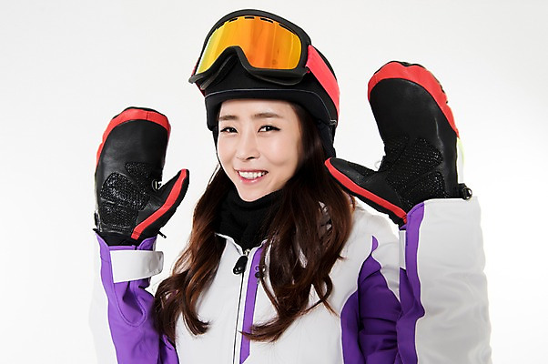 포토 JPG 스튜디오촬영 여자 스포츠 포즈 장갑 겨울 사진 모션 겨울스포츠 실내 한명 서기 웃음 성인 앞모습 30대 한국인 글러브 글로브 흰배경 스키복 흰장갑 산타장갑 망사장갑 스키장갑 여자한명만 성인여자한명만 국내포토 1 잡화 옷 계절 스포츠용품 뷰포인트 백그라운드 스키 표정 사람 동양인 내부 장년 흰색 여자만 성인여자만 파일형식