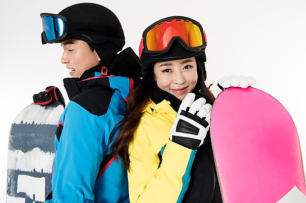 포토 JPG 스튜디오촬영 커플 여자 남자 스포츠 포즈 겨울 사진 모션 겨울스포츠 실내 서기 웃음 성인 두명 앞모습 30대 친구 한국인 등맞대기 잡기 스노우보드 흰배경 스키복 성인만 국내포토 옷 계절 뷰포인트 백그라운드 관계 스키 표정 사람 동양인 내부 장년 흰색 보드_스포츠 파일형식