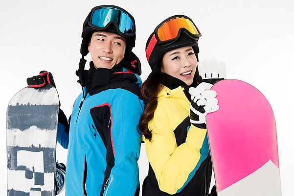 포토 JPG 스튜디오촬영 커플 여자 남자 스포츠 포즈 겨울 사진 모션 겨울스포츠 실내 서기 웃음 성인 두명 앞모습 30대 친구 한국인 등맞대기 잡기 스노우보드 흰배경 스키복 성인만 국내포토 옷 계절 뷰포인트 백그라운드 관계 스키 표정 사람 동양인 내부 장년 흰색 보드_스포츠 파일형식