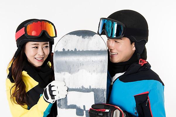 포토 JPG 스튜디오촬영 커플 여자 남자 스포츠 포즈 겨울 사진 모션 겨울스포츠 실내 서기 웃음 성인 두명 앞모습 30대 친구 한국인 잡기 스노우보드 흰배경 스키복 성인만 국내포토 옷 계절 뷰포인트 백그라운드 관계 스키 표정 사람 동양인 내부 장년 흰색 보드_스포츠 파일형식