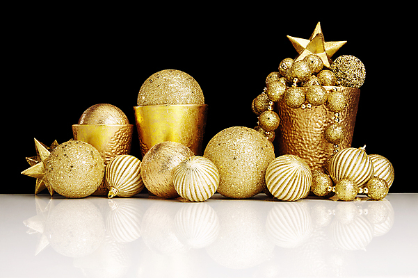 포토 JPG 해외이미지 크리스마스장식 크리스마스 검은배경 실내 사람없음 금색 오브젝트 흰배경 오너먼트 해외202004 해외포토 기념일 컬러 백그라운드 내부 검은색 흰색 파일형식 이미지허브