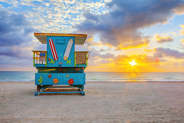 포토 JPG 해외이미지 구름 하늘 해변 사람없음 건물 여름 모래사장 태양 노을 주황색 분위기 구조대 해외202004 해외포토 자연요소 건축물 계절 바다 컬러 컨셉 구출 파일형식 이미지허브