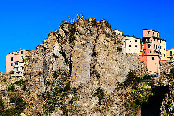 포토 JPG 해외이미지 외관 유럽 문화 바다 여행 건축양식 창문 하늘 휴가 산 주택 풍경 사람없음 야외 건물 여름 파란색 여행객 마을 이탈리아 바위 도시 중세 재산 지중해 언덕 장면 타운 넘어짐 해외202004 해외포토 건축물 계절 건축 나라 컬러 모션 사람 금융 돌_바위 역사 파일형식 이미지허브
