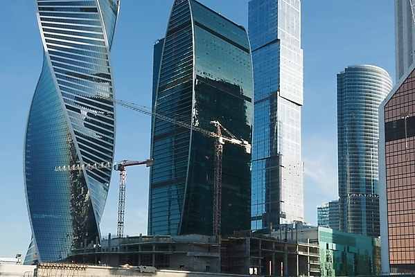 포토 JPG 해외이미지 외관 실루엣 산업 백그라운드 비즈니스 건축양식 하늘 사람없음 야외 건물 파란색 탑 고층빌딩 기계 장비 성장 도시 작업 큼 땅 기중기 러시아 공학 개발 모스크바 해외202004 해외포토 건축물 교육 건축 유럽 컬러 촬영기법 빌딩 중장비 크기 파일형식 이미지허브
