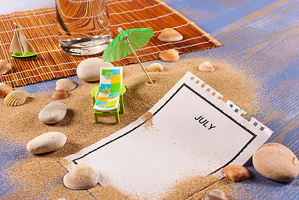 포토 JPG 해외이미지 계절 여행 컨셉 휴가 휴식 사람없음 가로 여름 햇빛 매트 달력 껍질 대나무 페이지 7월 월 가림막 야외의자 정물화 카피스페이스 해외202004 해외포토 나무 의자 태양 공백 날짜 그림 파일형식 이미지허브