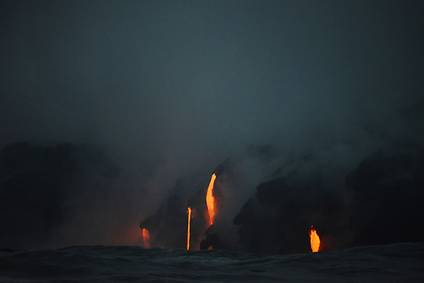 포토 JPG 해외이미지 바다 사람없음 야외 흐름 뜨거움 연기 위험 재해 화산 용암 화산섬 해외202004 해외포토 섬 컨셉 산 파일형식 이미지허브