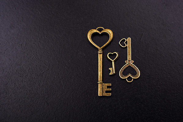 포토 JPG 해외이미지 백그라운드 사람없음 검은색 하트 황금열쇠 해외202004 해외포토 모양 컬러 열쇠 파일형식 이미지허브