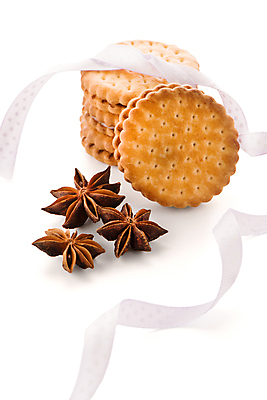 포토 JPG 해외이미지 리본 디저트 실내 사람없음 쌓기 쿠키 달콤 흰배경 샌드 바닐라맛 해외202004 팔각회향 해외포토 음식 백그라운드 모션 내부 흰색 맛 향신료 파일형식 이미지허브