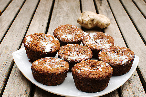 포토 JPG 해외이미지 전통 음식 빵 백그라운드 크리스마스 탁자 디저트 사람없음 목재 장식 갈색 쿠키 과자 케이크 축제 빵집 흰색 대접 신선 달콤 설탕 굽기 먹기 향신료 매움 생강 핸드메이드 해외202004 해외포토 나무 기념일 컬러 가구 채소 재료 모션 상점 맛 구이 향미료 파일형식 이미지허브
