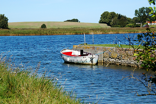 포토 JPG 해외이미지 식물 호수 밭 농업 자연 하늘 날씨 풍경 사람없음 야외 초록색 물 여름 파란색 강 농경지 우주 맑음 봄 자유 흰색 시골 신선 보트 개울 고독 질감 장면 지역 평야 해외202004 해외포토 자연요소 계절 감정 산업 컬러 컨셉 배_교통 농장 생태계 파일형식 이미지허브