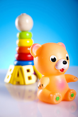 포토 JPG 해외이미지 실내 사람없음 아웃포커스 장난감 곰인형 아기용품 동물인형 고리던지기 해외202004 해외포토 인형 촬영기법 내부 던지기 오브젝트 파일형식 이미지허브