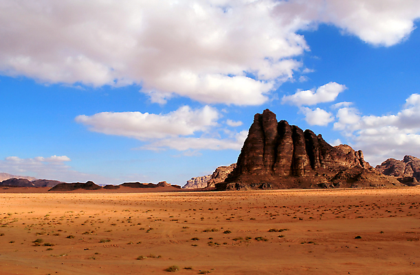 포토 JPG 해외이미지 구름 아시아 모래 여행 백그라운드 자연 하늘 산 건조 풍경 사람없음 야외 빨간색 파란색 환경 골짜기 계곡 트래킹 사막 바위 뜨거움 중앙 땅 언덕 부식 시력 오르기 사암 동쪽 내추럴 요르단 해외202004 해외포토 자연요소 나라 컬러 중동 모션 레저 돌_바위 방향 생태계 파일형식 이미지허브